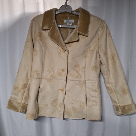Elegant Floral Teddy Jacket - Picture 1 of 6